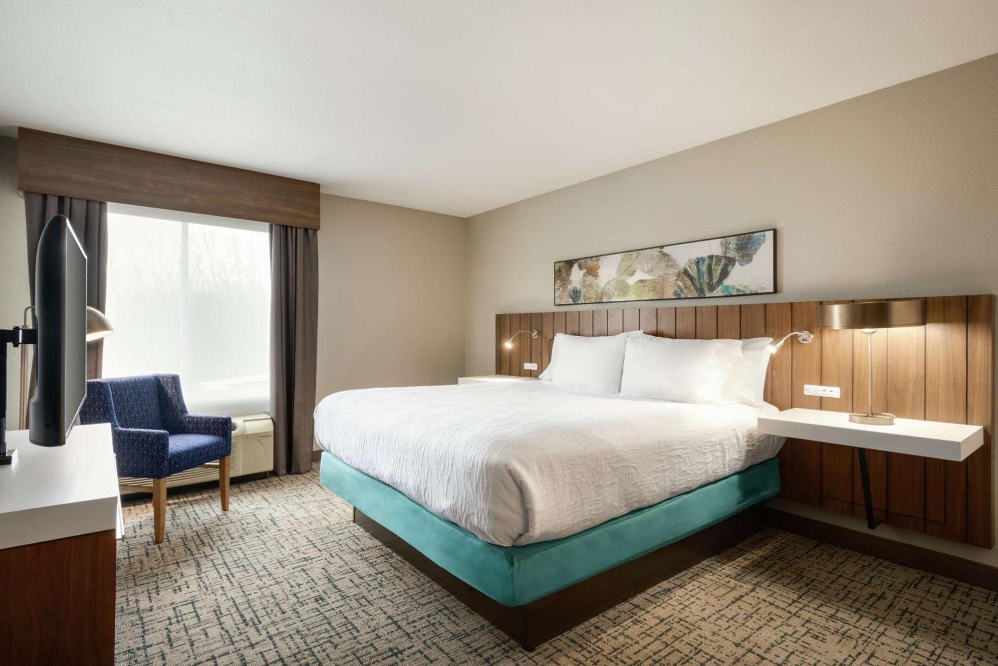 One-Bedroom King Suite Whirlpool